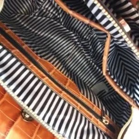 NWT PARK AVE COLLECTION VEGAN SATCHEL HANDBAG & WRISTLET - Picture 7 of 14